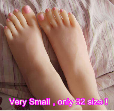 Teen girl small feet worship