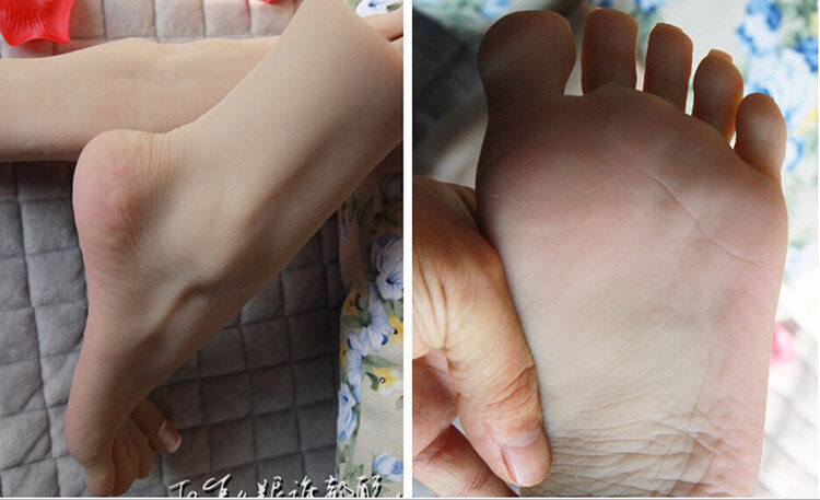 girl foot model