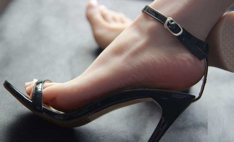 girl foot model