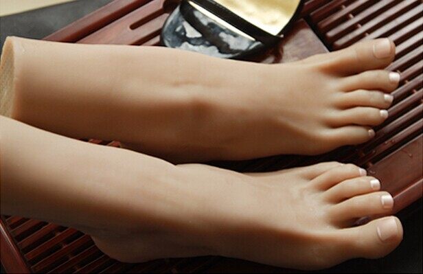 girl foot model