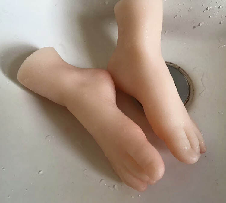 Foot fetish toy