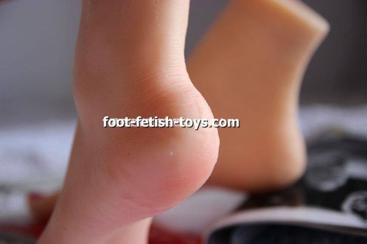 girl foot model