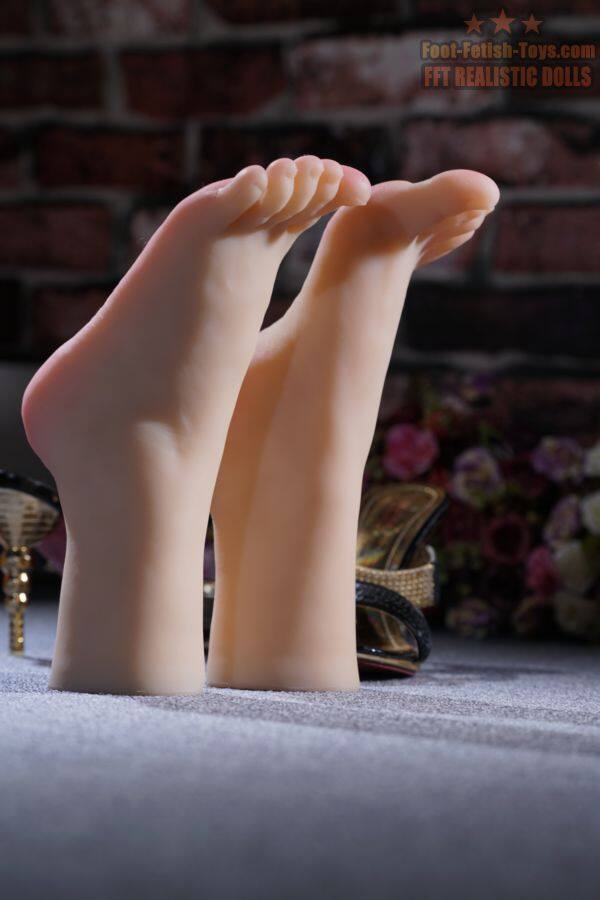 girl foot model