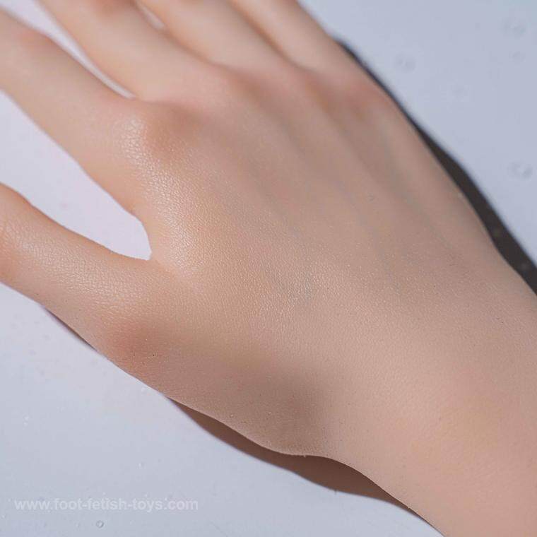 small silicon hands