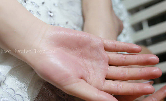 female hands model